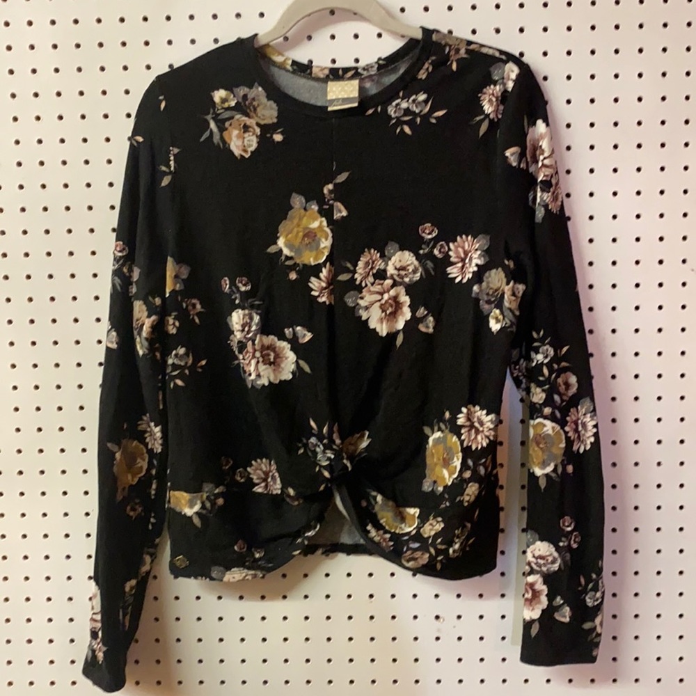 Fade by BKE Black floral sweater